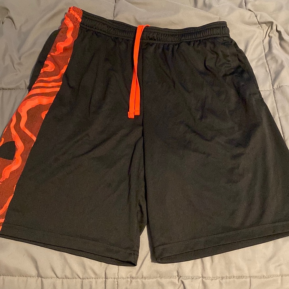 Mens Under Armour shorts…..